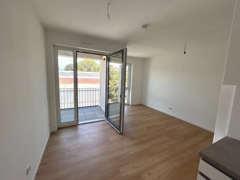 Wunderschöne 1-Zimmer-Wohnung mit eigener Einbauküche und Loggia! — photo 1